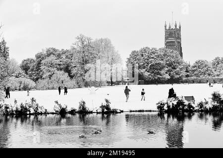 Szenen in Cirencester während des letzten Schneefalls. Eine ehemalige römische Stadt und historische Wool Trade Town Stockfoto