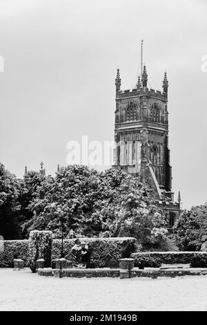 Szenen in Cirencester während des letzten Schneefalls. Eine ehemalige römische Stadt und historische Wool Trade Town Stockfoto