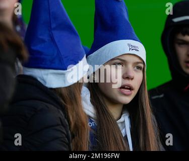 Eccles, Großbritannien. 11.. Dezember 2022. Sale Sharks Fans während des Spiels der European Champions Cup Group B Sale Sharks vs Ulster Rugby im AJ Bell Stadium, Eccles, Großbritannien, 11.. Dezember 2022 (Foto von Steve Flynn/News Images) in Eccles, Großbritannien, am 12./11. Dezember 2022. (Foto: Steve Flynn/News Images/Sipa USA) Guthaben: SIPA USA/Alamy Live News Stockfoto