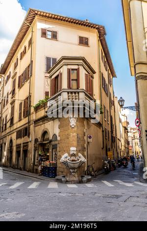 „Fontana dello Sprone“, Brunnen im Mannerismus-Stil vom Bildhauer Bernardo Buontalenti im 17. Jahrhundert, Florenz, Viertel Oltrarno, Italien Stockfoto