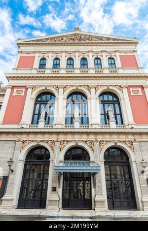 Wien, Osterreich - 14. Oktober 2022: Fassade des Klassischen Konzerte im Wiener Musikverein in Wien Stockfoto