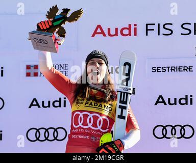 Sestriere, Italien. 11.. Dezember 2022. SKIFAHREN - FIS SKI WORLD CUP, Women's Slalom Sestriere, Piemonte, Italien Winnner HOLDENER Wendy Credit: Independent Photo Agency/Alamy Live News Stockfoto