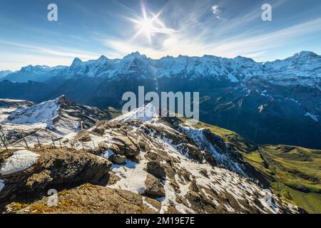 Gipfel des Schilthorn und Blick auf die Berner Schweizer alpen, Schweiz Stockfoto