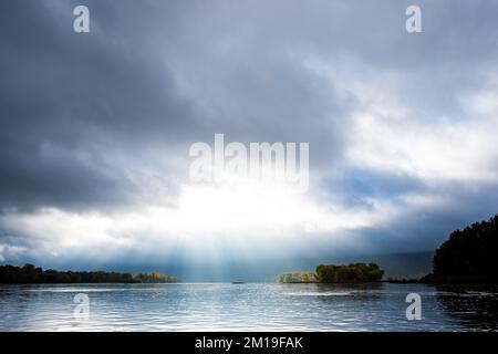 Herbst am Susquehanna River, Susquehanna River Valley, nahe Dauphin, Pennsylvania, USA, Mittelatlantikregion. Stockfoto