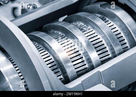 Industrieller offener Lebensmittelmischer mit Schraube für Nahaufnahmen in der Lebensmittelindustrie Stockfoto