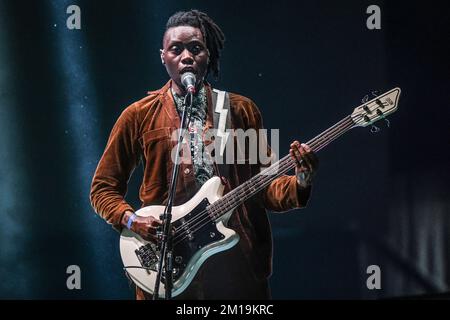 Olugbenga Adelekan (Bass), aus Metronomy Stockfoto