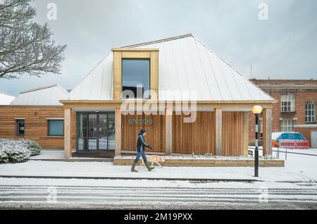 Edinburgh, Schottland, Großbritannien - Arcadia-Kinderzimmer von Malcolm Fraser Architects im Winterschnee Stockfoto