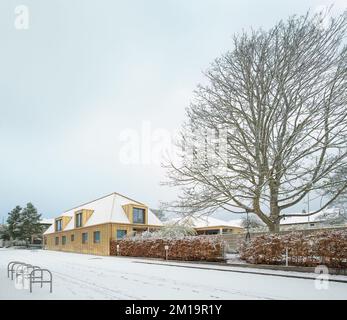 Edinburgh, Schottland, Großbritannien - Arcadia-Kinderzimmer von Malcolm Fraser Architects im Winterschnee Stockfoto