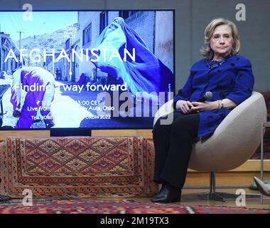 Oslo, Norwegen. 11.. Dezember 2022. Die amerikanische Politikerin Hillary Clinton nimmt am Sonntag, den 11. Dezember 2022, am Friedensnobelpreispreiseforum: Afghanistan- Finding a way forward an der Universität Oslo, Norwegen, Teil. Foto: Rune Hellestad/ Kredit: UPI/Alamy Live News Stockfoto