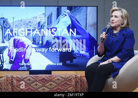 Oslo, Norwegen. 11.. Dezember 2022. Die amerikanische Politikerin Hillary Clinton nimmt am Sonntag, den 11. Dezember 2022, am Friedensnobelpreispreiseforum: Afghanistan- Finding a way forward an der Universität Oslo, Norwegen, Teil. Foto: Rune Hellestad/ Kredit: UPI/Alamy Live News Stockfoto