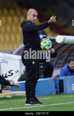 Benevento, Italien. 11.. Dezember 2022. Fabio Cannavaro Cheftrainer von Benevento Calcio während des Fußballspiels der Serie B zwischen Benevento Calcio und AS Cittadella im Ciro Vigorito Stadion in Benevento (Italien), 11.. Dezember 2022. Foto: Cesare Purini/Insidefoto Credit: Insidefoto di andrea staccioli/Alamy Live News Stockfoto