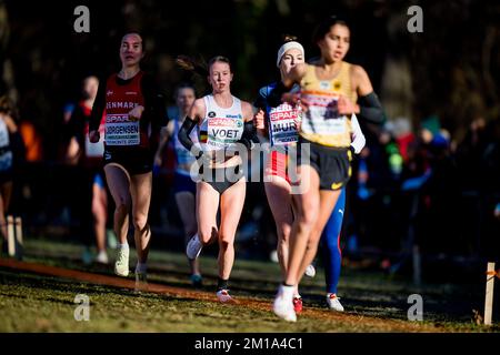 Die belgische Julie Voet wurde am Sonntag, den 11. Dezember 2022, in Piemont, Italien, während des Frauenrennen U20 bei den European Cross Country Championships in Aktion gezeigt. BELGA FOTO JASPER JACOBS Stockfoto