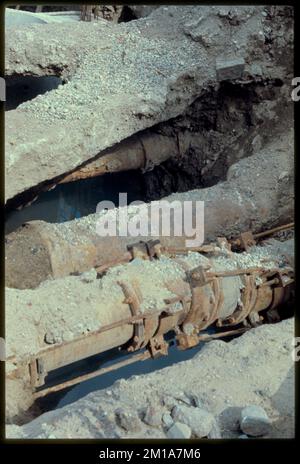 Unterirdische Rohre, Rohrleitungen. Edmund L. Mitchell Kollektion Stockfoto