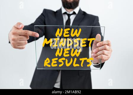 Handschriftlicher Text Neue Einstellung Neue Ergebnisse. Geschäftsinitiative offen für Chancen Keine Grenzen Denken Sie größer Stockfoto