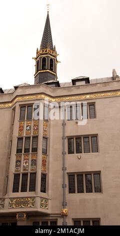 Atkinson's Carrillon, Old Bond Street, Mayfair, London, Großbritannien - ein hölzerner Glockenturm über dem einst Atkinsns Parfümerie war, jetzt aber Salvato gehört Stockfoto