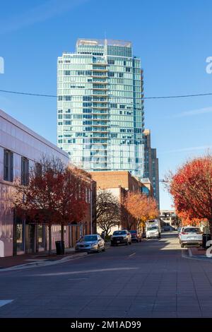 DURHAM, NC, USA-1. DEZEMBER 2022: The Apartments at One City Center. Stockfoto