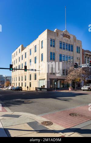 DURHAM, NC, USA-1. DEZEMBER 2022: Das Kress-Gebäude an der Main Street. Abgeschlossen 1907. Stockfoto