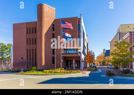 DURHAM, NC, USA-1. DEZEMBER 2022: Durham City Hall Building. Stockfoto