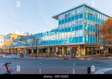 DURHAM, NC, USA-1. DEZEMBER 2022: The Unscripted Hotel in Downtown. Stockfoto