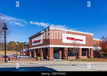 1. DEZ. 2022-WAKE FOREST, NC, USA: CVS Pharmacy, in der Innenstadt. Stockfoto