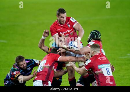 Hanro Liebenberg von Leicester Tigers gewinnt beim Heineken Champions Cup im Stadion Swansea.com in Swansea eine Reihe. Foto: Sonntag, 11. Dezember 2022. Stockfoto