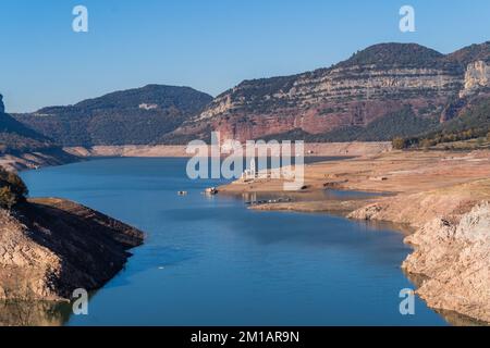 Sau Sumpf ohne Wasser wegen der Probleme von extremer Trockenheit und Mangel an Regen. Bodenverödung, Wassermangel, Klimawandel, Umwelta Stockfoto