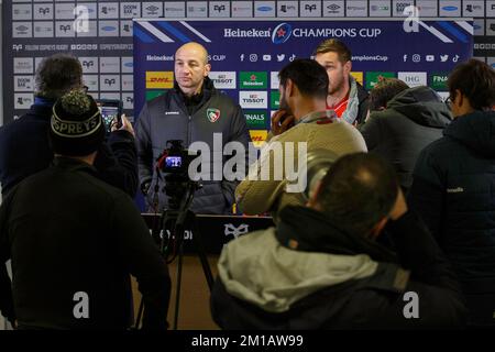 Swansea, Großbritannien. 11.. Dezember 2022. Steve Borthwick, Cheftrainer von Leicester, spricht nach dem Rugby-Spiel Ospreys gegen Leicester Champions Cup vor der Presse. Kredit: Gruffydd Thomas/Alamy Live News Stockfoto