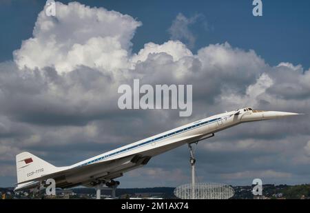 Ein Überschallflugzeug Tupolev TU-144 wird im Technikmuseum in Sinsheim, Speyer, Deutschland ausgestellt Stockfoto