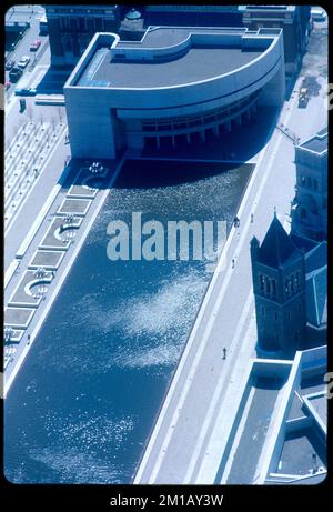 Blick auf den Christian Science Plaza reflektierenden Pool vom Prudential Tower, Boston, reflektierende Pools. Edmund L. Mitchell Kollektion Stockfoto