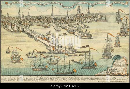 Ein Blick auf die Stadt Boston in New England und britische Kriegsschiffe, die ihre Truppen anlanden, 1768, Gravuren, historische Stätten, Häfen, Bildarchiv Von Boston Stockfoto