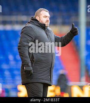 Oldham, Lancashire, Großbritannien. 11.. Dezember 2022. Oldhams Manager David Unsworth während des Oldham Athletic Football Club V torquey United Football Club im Boundary Park in der National League (Bild: Kredit: Cody Froggatt/Alamy Live News) Stockfoto