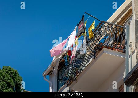 Taormina, Sizilien, Italien - 23. Juli 2020: Waschbalkon in Sizilien Stockfoto