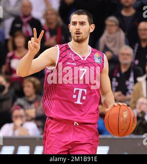 Bonn, Deutschland. 11.. Dezember 2022. Telekom Dome, Basketball Bundesliga, Matchday 9, Telekom Baskets Bonn vs. FC Bayern Muenchen, Sebastian Herrera (Bonn) schaut weiter. Kredit: Juergen Schwarz/Alamy Live News Stockfoto