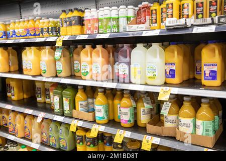 Auswahl an frischen Säften zum Verkauf in einem australischen Supermarkt in Sydney Stockfoto