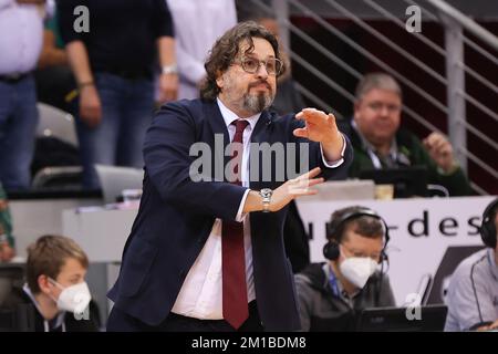 Bonn, Deutschland. 11.. Dezember 2022. Telekom Dome, Basketball Bundesliga, Matchday 9, Telekom Baskets Bonn vs FC Bayern Muenchen, Headcoach Andrea Trinchieri (Bayern) Kredit: Juergen Schwarz/Alamy Live News Stockfoto