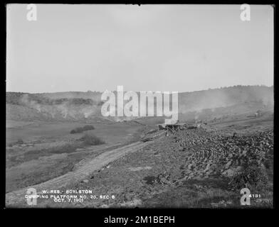 Wachusett Reservoir, Dumping Platform No. 20, Section 6, Boylston, Mass., Okt. 7, 1901 , Wasserwerke, Reservoirs, Wasserverteilungsstrukturen, Baustellen Stockfoto