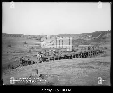 Wachusett Reservoir, Dumping Platform No. 15, Section 6, Boylston, Mass., Okt. 8, 1901 , Wasserwerke, Reservoirs, Wasserverteilungsstrukturen, Baustellen Stockfoto