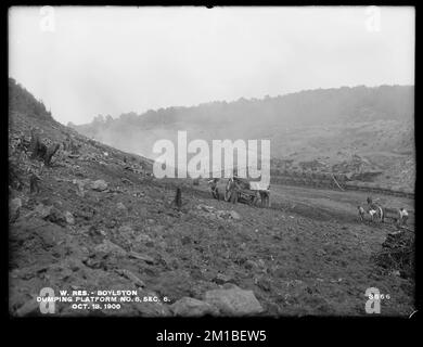 Wachusett Reservoir, Dumping Platform No. 8, Section 6, Boylston, Mass., Okt. 13, 1900 , Wasserwerke, Reservoirs, Wasserverteilungsstrukturen, Baustellen Stockfoto