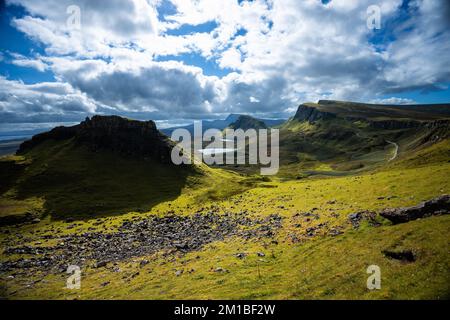 Ein Luftblick auf die malerische Landschaft und die Berge von Cuith-Raing bei Ilse of Skye, Schottland Stockfoto