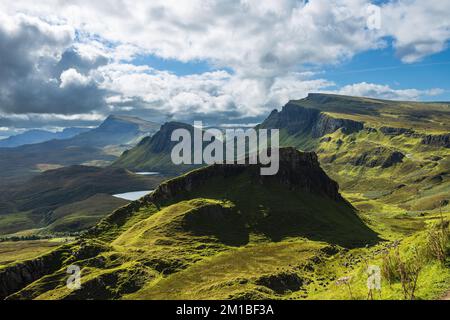 Ein Luftblick auf die malerische Landschaft und die Berge von Cuith-Raing bei Ilse of Skye, Schottland Stockfoto