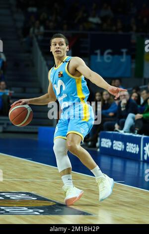 Madrid, Spanien. 11.. Dezember 2022. Spieler Hansel Atencia von Movistar Estudiantes in Aktion während der Spanischen Liga, Liga LEB Oro, Basketballspiel zwischen Movistar Estudiantes und TAU Castello im Wizink Center Pavillon. Endpunktzahl: Movistar Estudiantes 77-52 TAU Castello (Foto: Atilano Garcia/SOPA Images/Sipa USA). Guthaben: SIPA Live USA/Alamy News Stockfoto