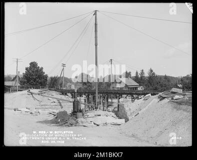 Wachusett Reservoir, Replacement of Worcester Street, abutments under Boston & Maine Railroad Tracks, West Boylston, Massachusetts, 26. August 1902 , Wasserwerke, Reservoirs, Wasserverteilungsstrukturen, Baustellen Stockfoto