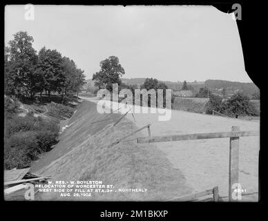 Wachusett Reservoir, Umsiedlung der Worcester Street, Westseite der Fill-Station 3+, Northerly, West Boylston, Massachusetts, 26. August, 1902 , Wasserwerke, Reservoirs, Wasserverteilungsstrukturen, Baustellen Stockfoto