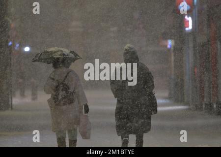 Hertford, Großbritannien. 11.. Dezember 2022 Starker Schneefall in Hertford, Großbritannien. Andrew Steven Graham/Alamy Live News Stockfoto