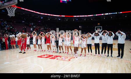 Columbus, Ohio, USA. 11.. Dezember 2022. Die Ohio State Buckeyes feiern in Columbus, Ohio, ihren Sieg über die Michigan State Spartans. Brent Clark/CSM/Alamy Live News Stockfoto