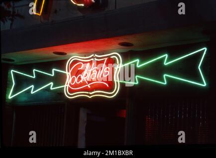 Neonschild an der Bar am Hollywood Blvd. In Los Angeles, Kalifornien Stockfoto