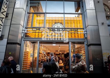 Bild eines Cheese & More von henri Willig in Köln. Cheese and More ist eine holländische Käsekette von Einzelhandelsgeschäften. Stockfoto