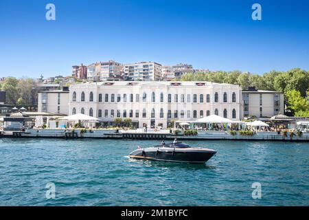 Bild des Four Seasons Hotel istanbul at the bosporus, ein Luxushotel der Four Seasons Gruppe an der bosporus Straße in Istanbul, Türkei. Stockfoto