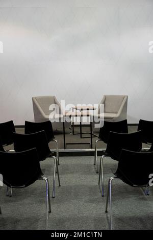 Auditorium mit leeren Sitzplätzen im Kinostil, Konferenz in Kürze beginnt, mexiko Stockfoto