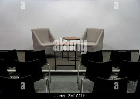 Auditorium mit leeren Sitzplätzen im Kinostil, Konferenz in Kürze beginnt, mexiko Stockfoto